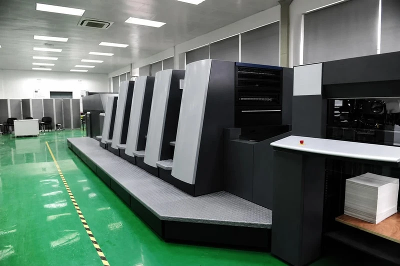 Packaging sheets on an offset printing production line